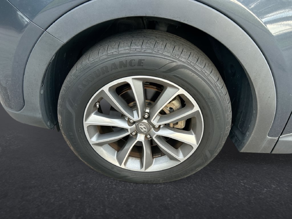Used 2017 Hyundai Santa Fe SE FWD image 10