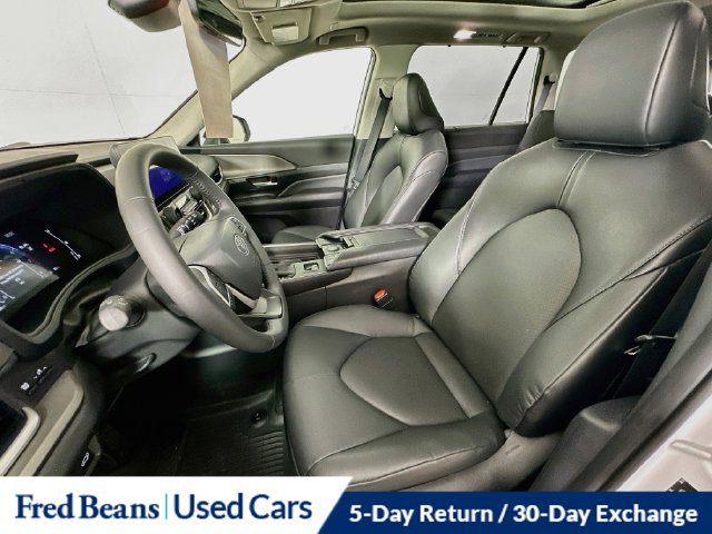 Used 2025 Toyota Grand Highlander AWD image 28