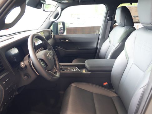 New 2026 Lexus GX 550 AWD/4WD image 32
