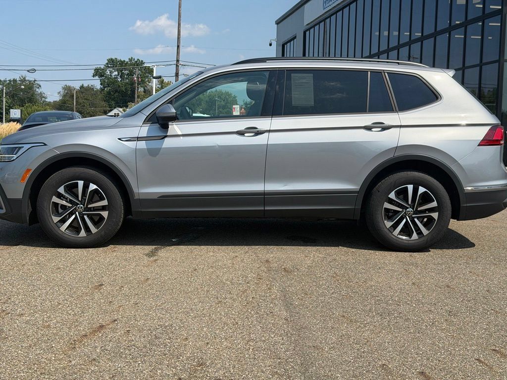 Used 2023 Volkswagen Tiguan S FWD image 2