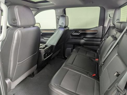Used 2024 GMC Sierra 1500 Denali w/ Technology Package AWD/4WD image 17