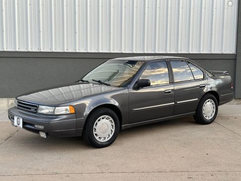 Used 1989 Nissan Maxima SE image 9