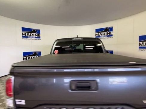 Used 2022 Toyota Tacoma TRD Sport w/ Technology Package image 9