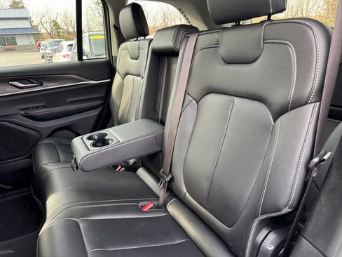 Used 2023 Jeep Grand Cherokee Limited w/ Black Appearance Package image 35