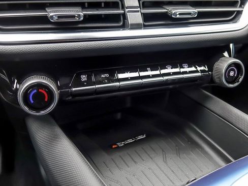 New 2026 Chevrolet Equinox EV LT image 25