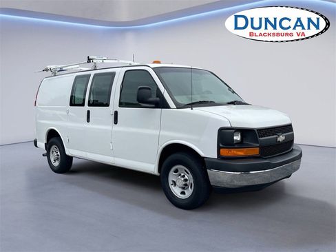 Used 2010 Chevrolet Express 2500 image 1