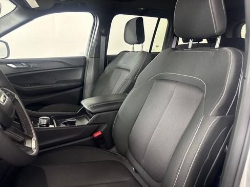 Used 2025 Jeep Grand Cherokee Laredo X w/ Luxury Tech Group I RWD image 27