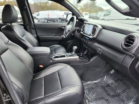 Used 2023 Toyota Tacoma TRD Sport image 11