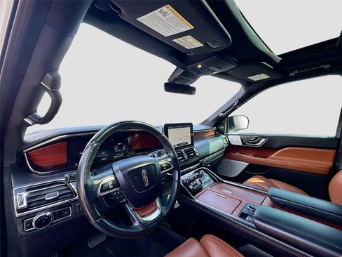 Used 2021 Lincoln Navigator Reserve w/ Luxury Package image 9