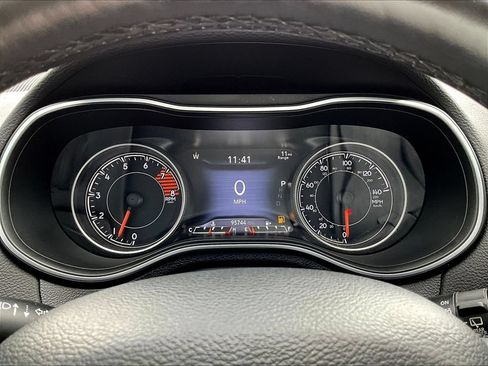 Used 2019 Jeep Cherokee Limited AWD/4WD image 17