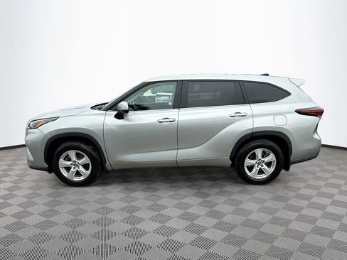 Used 2024 Toyota Highlander LE image 9