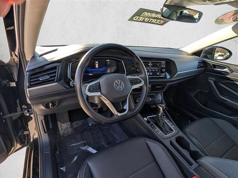 Used 2024 Volkswagen Jetta SE image 10