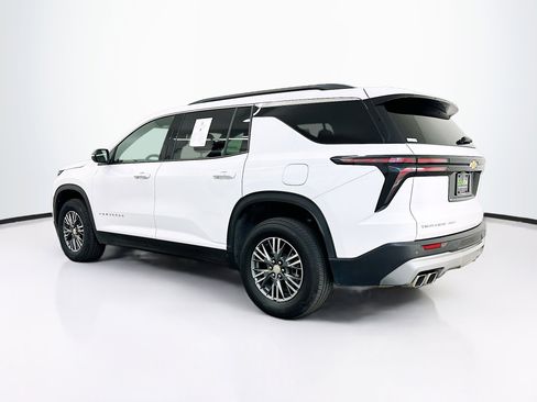 Used 2025 Chevrolet Traverse LT image 5