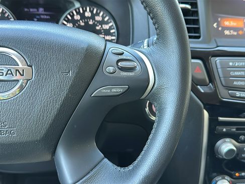 Used 2020 Nissan Pathfinder SV AWD/4WD image 17