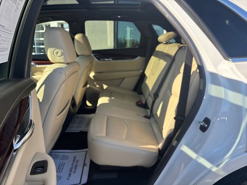 Used 2017 Cadillac XT5 Luxury image 33