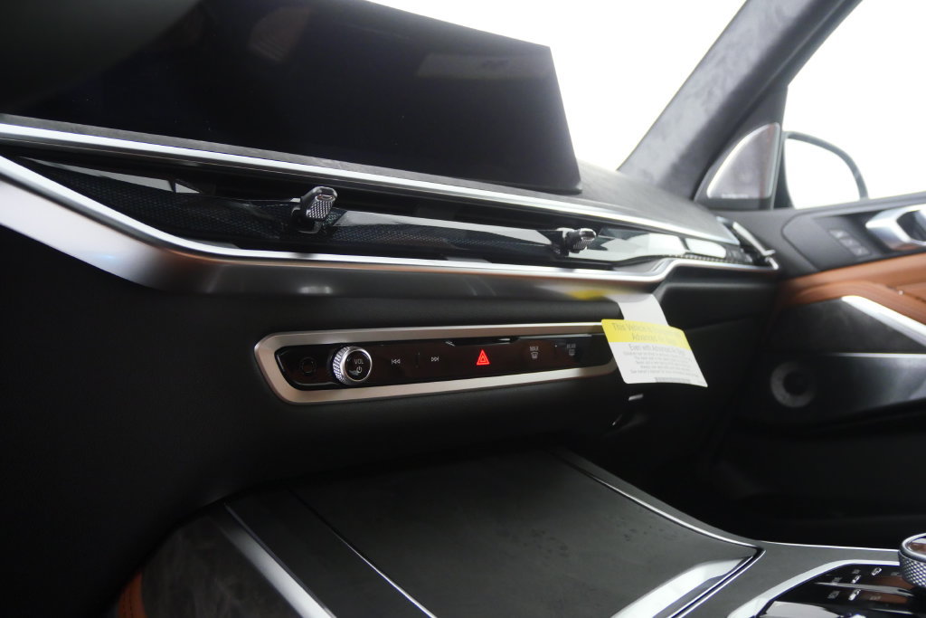 Used 2027 BMW X7 xDrive40i w/ M Sport Package AWD/4WD image 23