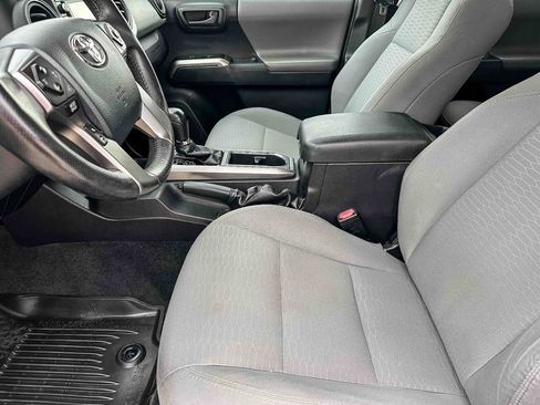 Used 2017 Toyota Tacoma SR5 AWD/4WD image 13