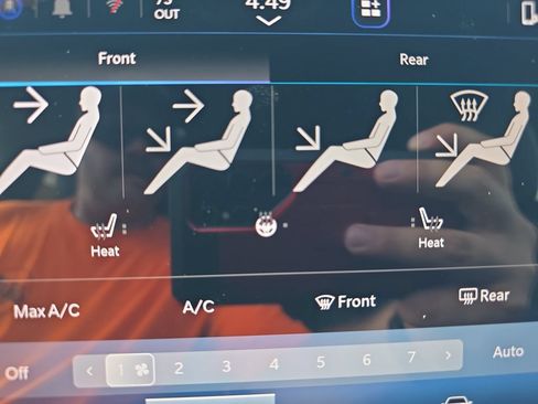 New 2027 Chrysler Pacifica Select AWD/4WD image 28