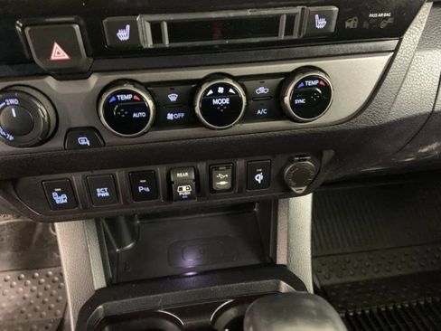 Used 2018 Toyota Tacoma TRD Off-Road w/ TRD Premium Off Road Package AWD/4WD image 25