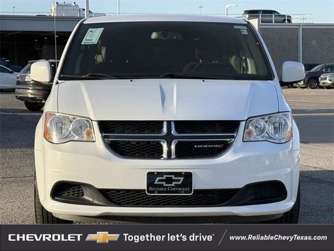Used 2016 Dodge Grand Caravan SE image 3