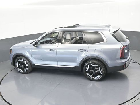 Used 2024 Kia Telluride EX w/ EX Captain's Chair Package image 55