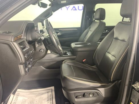 Used 2021 Chevrolet Suburban Premier w/ Premium Package image 16