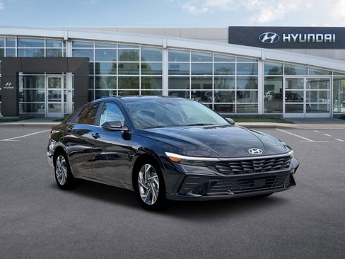 New 2026 Hyundai Elantra Limited w/ Cargo Package image 11