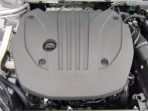 New 2026 Volvo XC60 B5 Plus w/ Protection Package Premier image 24