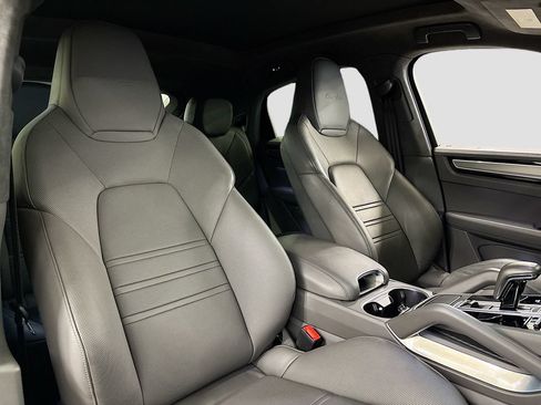Used 2022 Porsche Cayenne Turbo AWD/4WD image 15