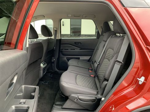 Used 2024 Nissan Pathfinder SV image 26