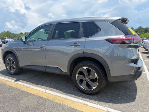 Used 2024 Nissan Rogue SV w/ SV Premium Package AWD/4WD image 4