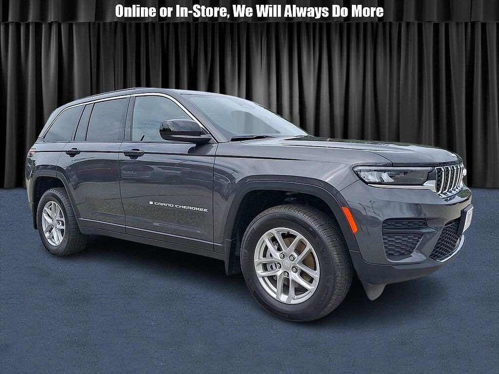 Used 2026 Jeep Grand Cherokee Laredo w/ MOPAR Finishing Package AWD/4WD image 1