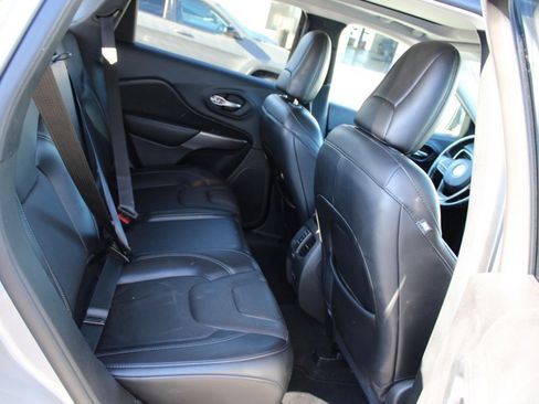 Used 2021 Jeep Cherokee Limited image 32