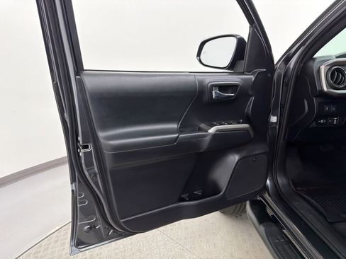 Used 2021 Toyota Tacoma Limited RWD image 13