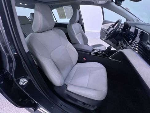 Used 2025 Toyota Camry XLE w/ Premium Plus Package AWD/4WD image 34
