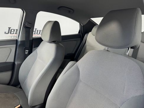 Used 2013 Hyundai Accent GLS FWD image 10