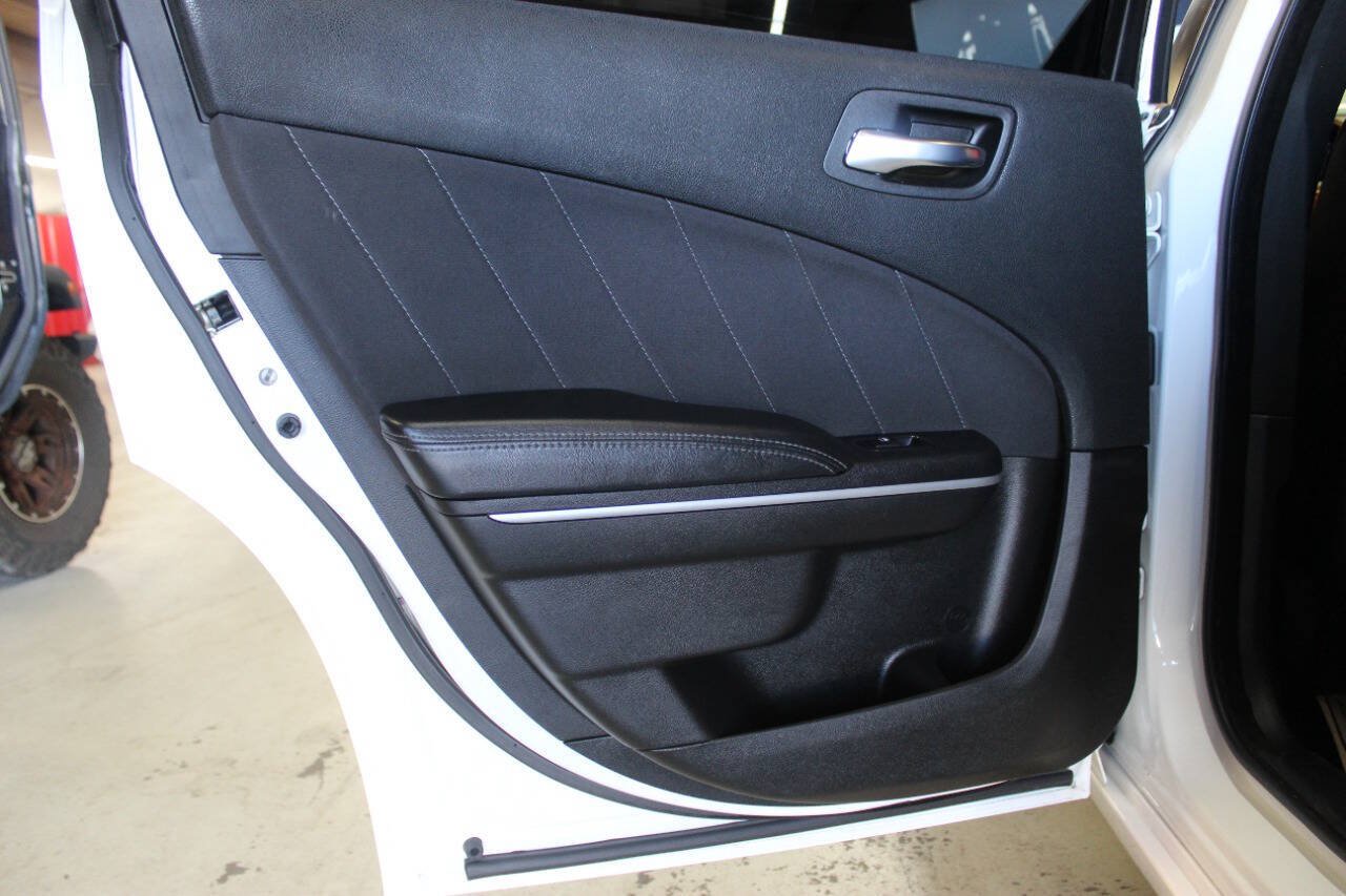 Used 2019 Dodge Charger SXT RWD image 14