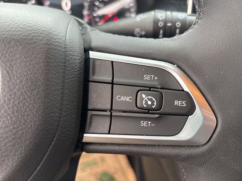 Used 2023 Jeep Compass Altitude w/ Convenience Group AWD/4WD image 22