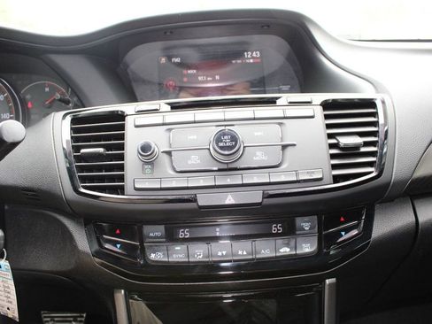 Used 2017 Honda Accord Sport image 21