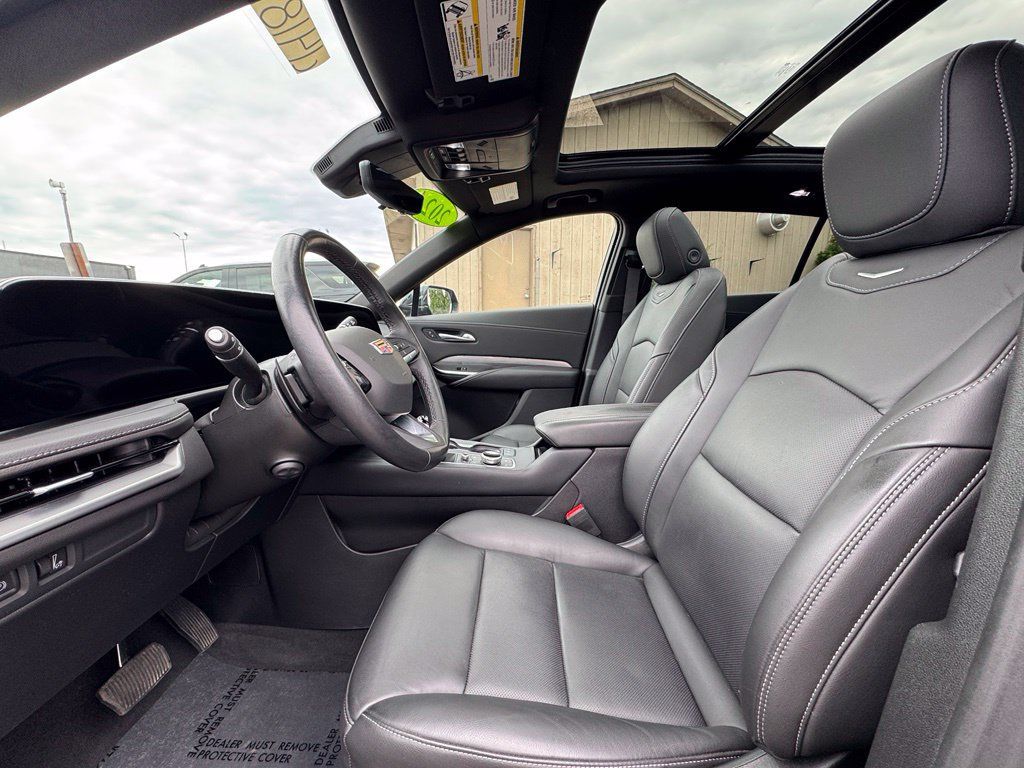 Used 2024 Cadillac XT4 Premium Luxury w/ Technology Package AWD/4WD image 19