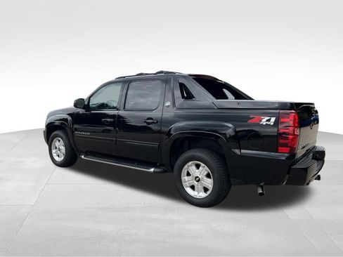 Used 2013 Chevrolet Avalanche LT w/ Suspension Package, Off-Road AWD/4WD image 7