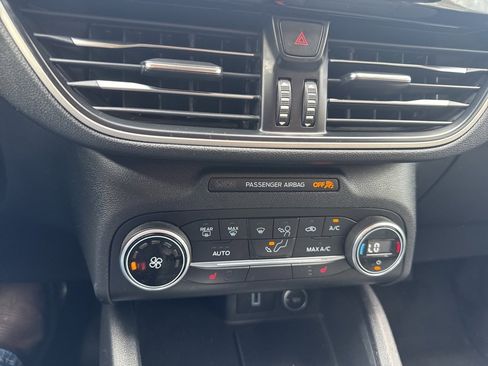 Used 2020 Ford Escape SE image 15