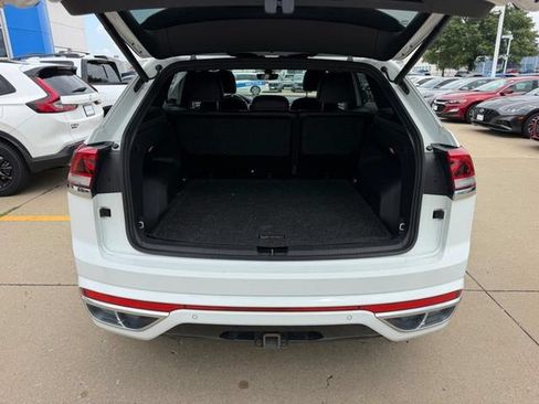 Used 2021 Volkswagen Atlas Cross Sport SEL R-Line FWD image 4