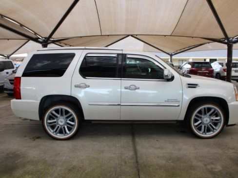 Used 2011 Cadillac Escalade Platinum image 8