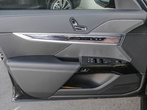 New 2026 BMW 740i w/ Premium Package RWD image 17