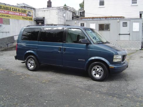Used 2001 GMC Safari Passenger image 2