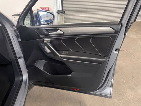 Used 2024 Volkswagen Tiguan SE image 13