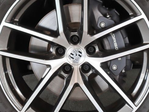 Certified 2025 Porsche Macan image 28