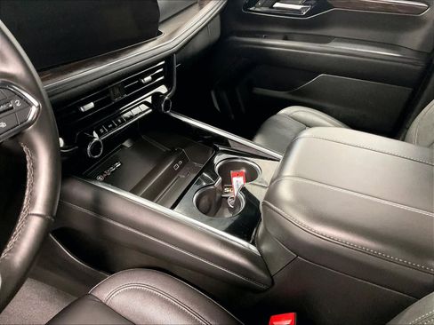 Used 2025 Chevrolet Tahoe Z71 image 20