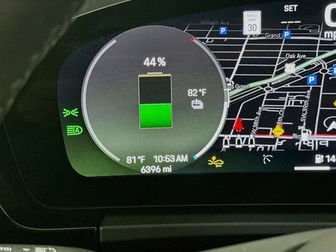 Certified 2025 Porsche Macan Electric RWD image 14